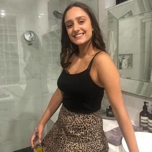 Meet your Posher, Mia